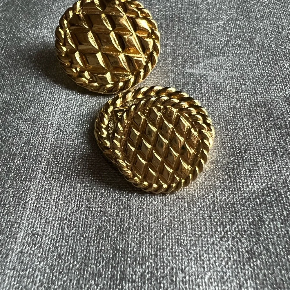 Chanel Gold Round Vintage Cufflinks